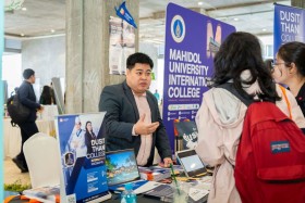 ผู้แทน กกต. เข้าร่วมงาน Thailand Education &amp; Jobs Fair 2025  ... พารามิเตอร์รูปภาพ 3